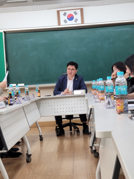 정하용 의원, 나산초등학교 교육환경개선을 위한 정담회 참석