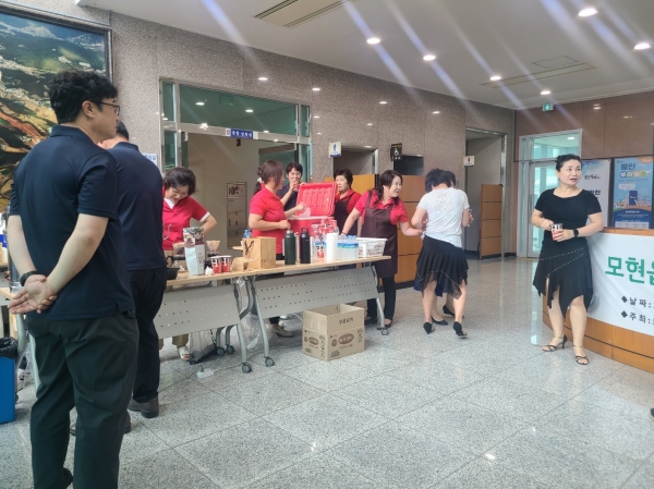 모현읍 주민자치위원회, 지역 주민 위한 커피 시음회 개최